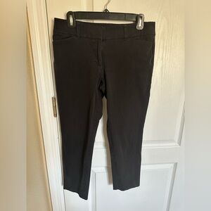 LOFT Outlet Curvy Skinny Ankle Pants • Size
6 • Black, Gently Worn